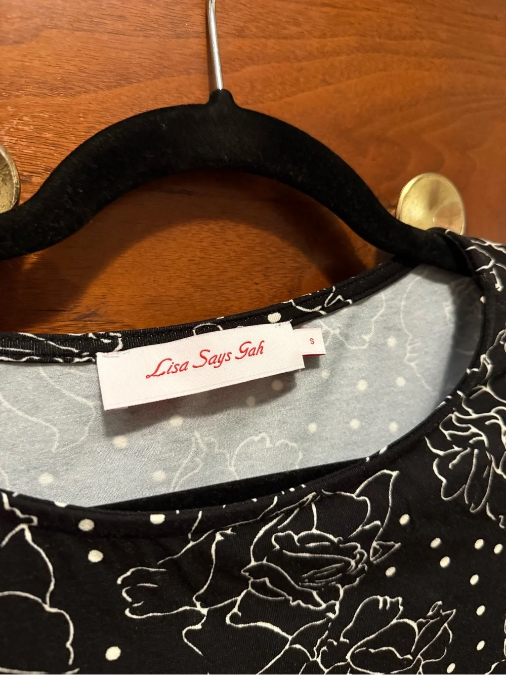 Lisa Says Gah Black Long-Sleeve Floral Print Top - Picture 4 of 8